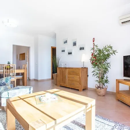 Lovely 2 Bedroom Including Pool, Stunning Ocean Views & Closeby