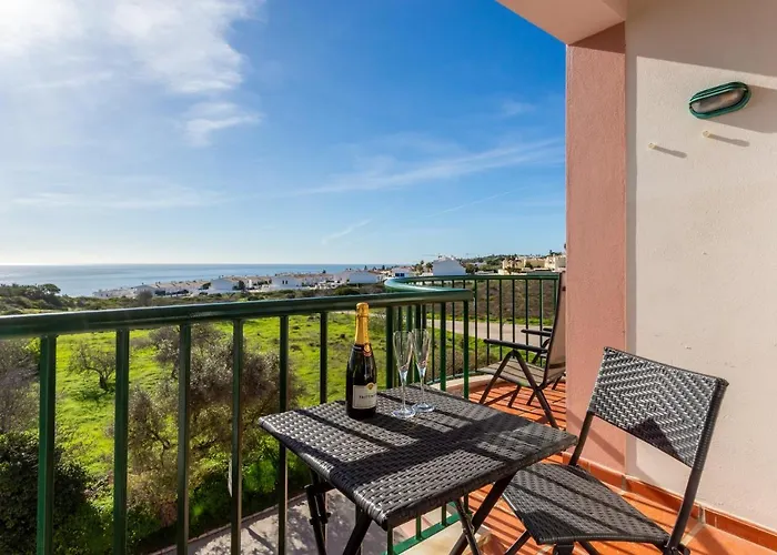 Daire Lovely 2 Bedroom Including Pool, Stunning Ocean Views & Closeby *