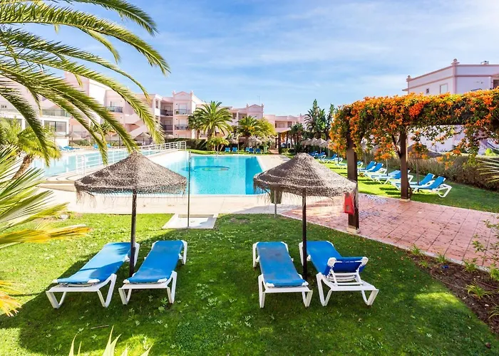 Lovely 2 Bedroom Including Pool, Stunning Ocean Views & Closeby Luz