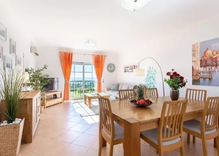 Lovely 2 Bedroom Including Pool, Stunning Ocean Views & Closeby