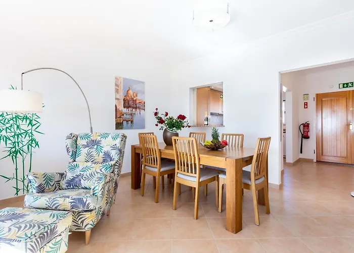 Daire Lovely 2 Bedroom Including Pool, Stunning Ocean Views & Closeby