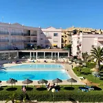 Lovely 2 Bedroom Including Pool, Stunning Ocean Views & Closeby Apartman Luz