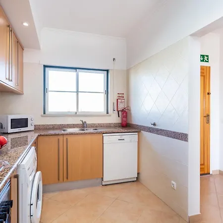 아파트 Lovely 2 Bedroom Including Pool, Stunning Ocean Views & Closeby Senhora da Luz