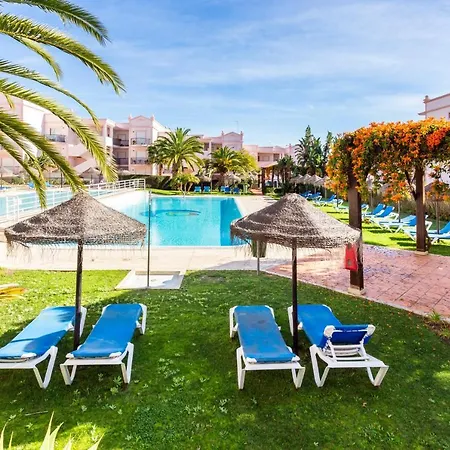Lovely 2 Bedroom Including Pool, Stunning Ocean Views & Closeby Senhora da Luz