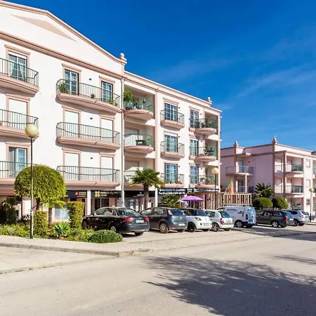 아파트 Lovely 2 Bedroom Including Pool, Stunning Ocean Views & Closeby