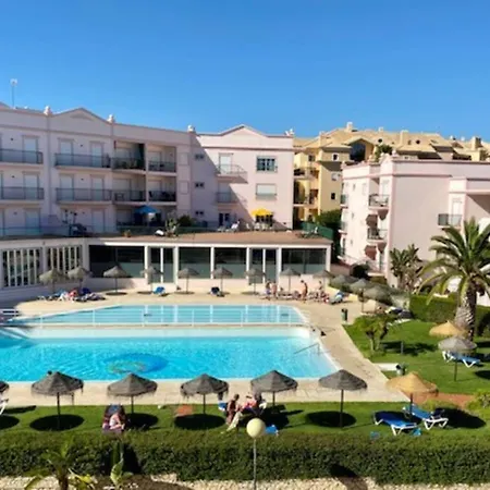 Lovely 2 Bedroom Including Pool, Stunning Ocean Views & Closeby 아파트 Senhora da Luz