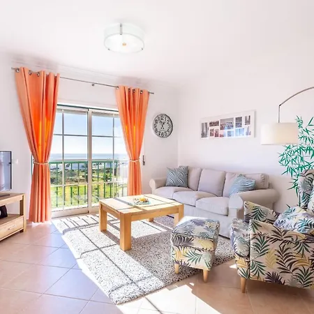 Lovely 2 Bedroom Including Pool, Stunning Ocean Views & Closeby Senhora da Luz