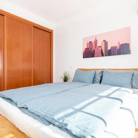 Lovely 2 Bedroom Including Pool, Stunning Ocean Views & Closeby * Senhora da Luz