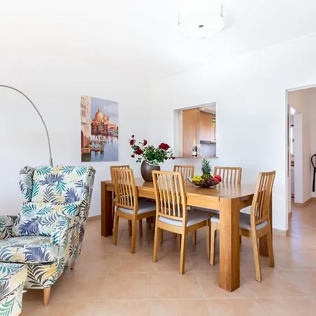 شقة Lovely 2 Bedroom Including Pool, Stunning Ocean Views & Closeby