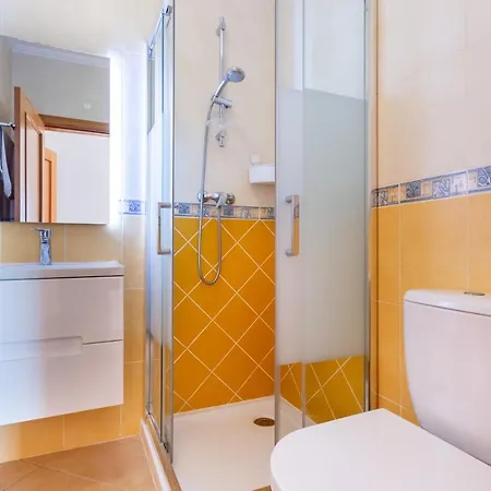 아파트 Lovely 2 Bedroom Including Pool, Stunning Ocean Views & Closeby Senhora da Luz