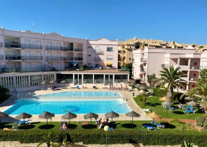 Lovely 2 Bedroom Including Pool, Stunning Ocean Views & Closeby Апартаменты Praia Da Luz