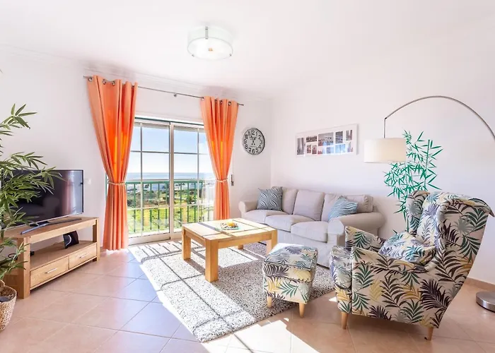 Lovely 2 Bedroom Including Pool, Stunning Ocean Views & Closeby Praia Da Luz