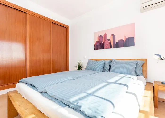 Lovely 2 Bedroom Including Pool, Stunning Ocean Views & Closeby * Praia Da Luz