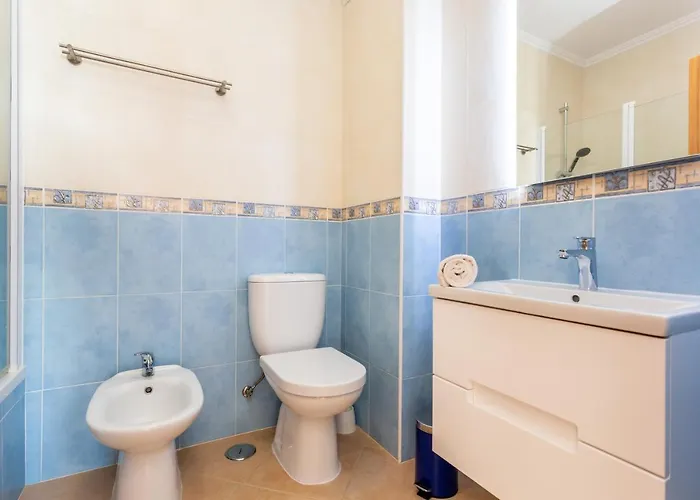 Апартаменты Lovely 2 Bedroom Including Pool, Stunning Ocean Views & Closeby Praia Da Luz
