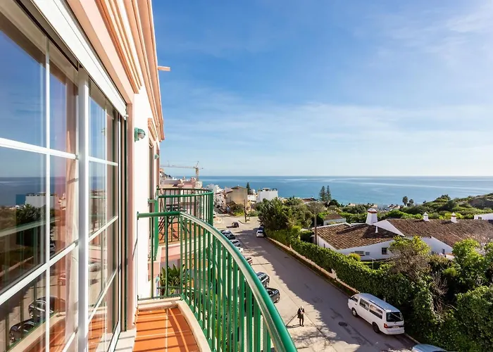 Апартаменты Lovely 2 Bedroom Including Pool, Stunning Ocean Views & Closeby Praia Da Luz