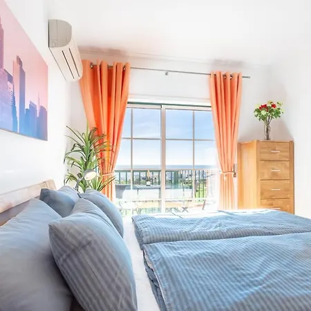 Lovely 2 Bedroom Including Pool, Stunning Ocean Views & Closeby